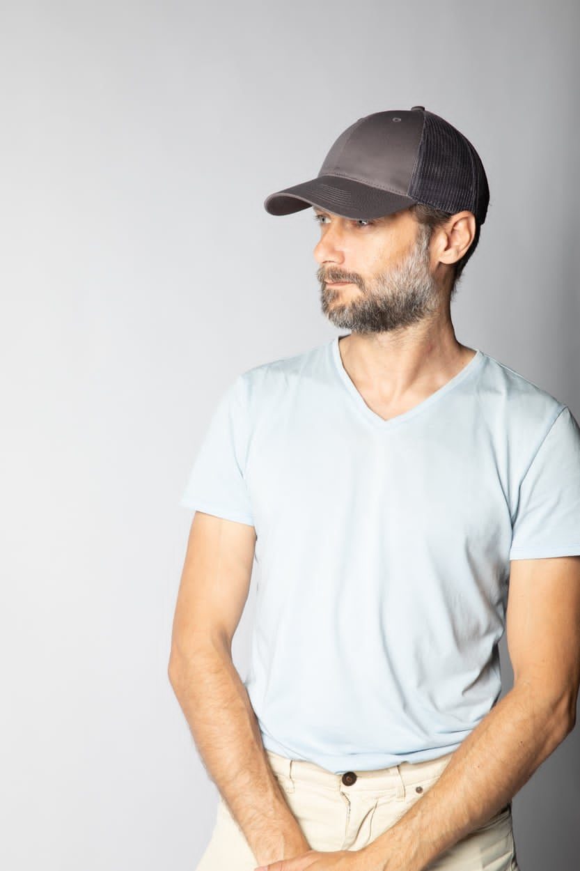 Casquette, t-shirt bleu ciel